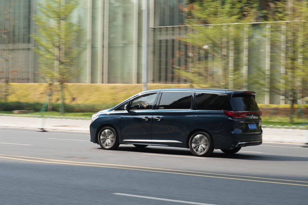Blue_car_on_road_1080