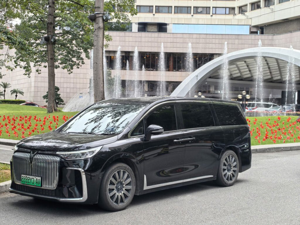 Car_outside_Garden_hotel_in_Guangzhou_1080_Left_side