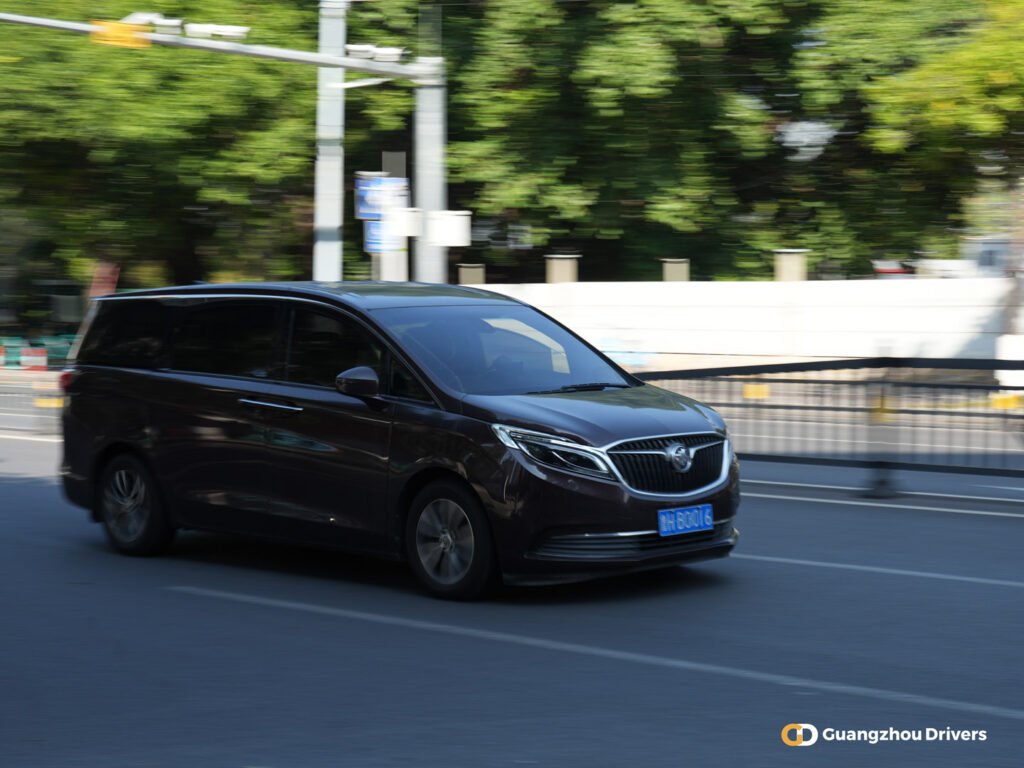 Business-van-in-Guangzhou