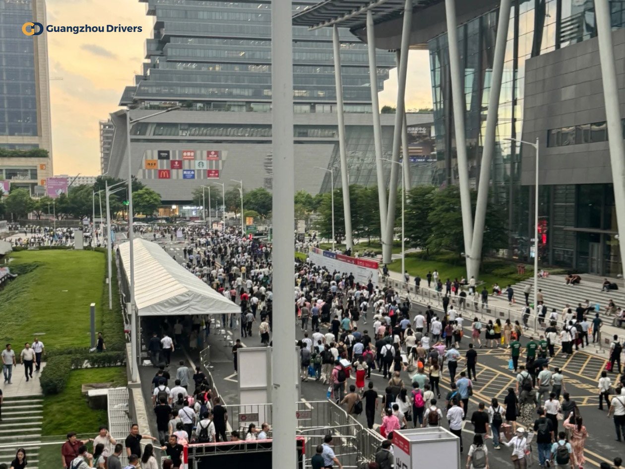 canton-fair-closing-time-crowds