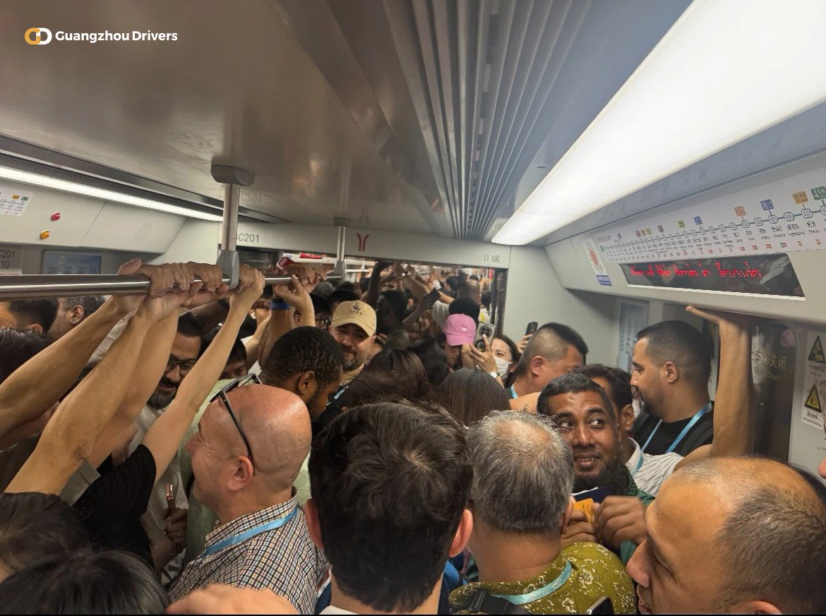 guangzhou-metro-crowded-canton-fair